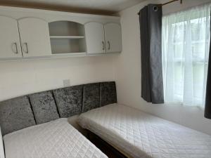 En eller flere senge i et værelse på WALSHS HOLIDAY PARK, Skegness