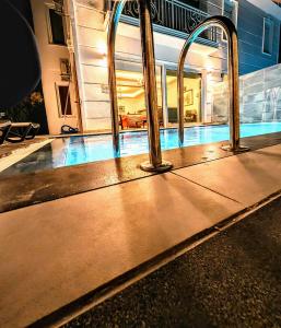 The swimming pool at or close to Villa Atlas
