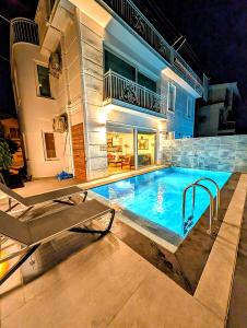 The swimming pool at or close to Villa Atlas