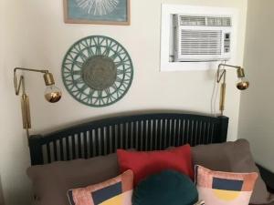 Posezení v ubytování Extended Stay Tiny Home