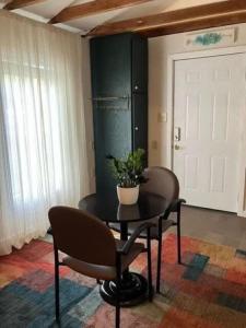 Posezení v ubytování Extended Stay Tiny Home