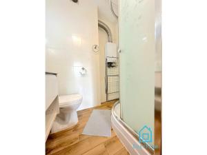 Kupatilo u objektu Colourful Room - 10 Minutes to Gdańsk Old Town & Seaside