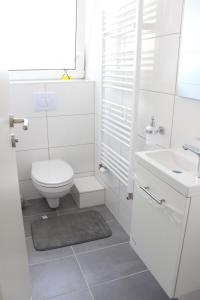 صورة لـ 1 Privatzimmer in Dreizimmer Wohnung Lemgo Innenstadt Ferien Unterkunft في لمغو