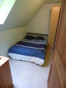 a bedroom with two beds in a attic at Maison de charme à 500m du port in Paimpol