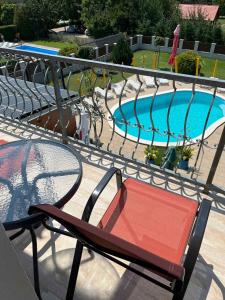 Bazén v ubytovaní Apartment Gyenesdias 16 alebo v jeho blízkosti