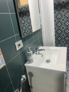 a bathroom with a sink and a mirror at a cas è Angela in Naples
