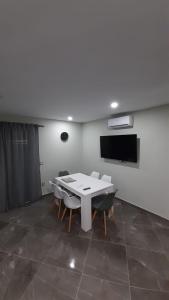 TV a/nebo společenská místnost v ubytování Apartamentos solymar oropesa del mar