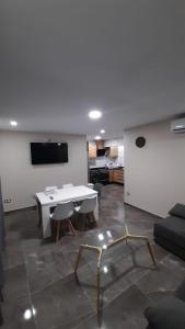 TV a/nebo společenská místnost v ubytování Apartamentos solymar oropesa del mar