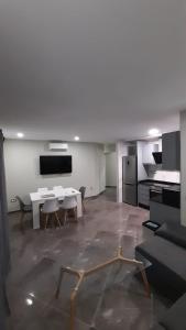 TV a/nebo společenská místnost v ubytování Apartamentos solymar oropesa del mar