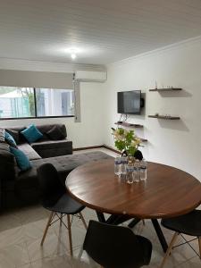 a living room with a table and a couch at Disfruta Boca del Rio in Boca del Río +10 photos