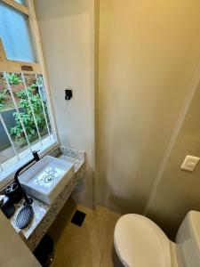 Koupelna v ubytování Apartamento reformado e moderno no Serraville