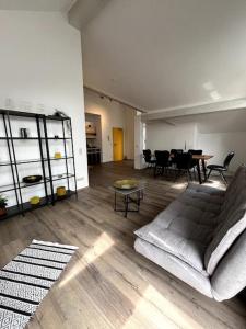 Χώρος καθιστικού στο Moderne Wohnung mit Dachterrasse