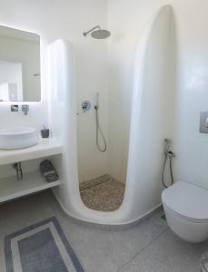 Kúpeľňa v ubytovaní Miamis Villas Mykonos II