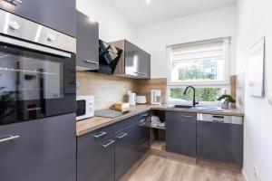 Kuchyň nebo kuchyňský kout v ubytování NEU I Ferienwohnung Jasmin + 9 fotografií