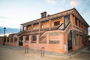 an old brick building with a lot of windows at Villas de Miranda in Miranda de Azán