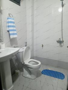 a bathroom with a toilet and a sink at Appartemennt meuble nirvana in Dakar