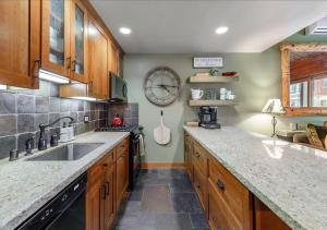 Gallery image of Cozy Northstar Village Family Studio Walk to Lifts 2 Full BA Excellent Location in Truckee