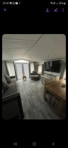 Μια τηλεόραση ή/και κέντρο ψυχαγωγίας στο Modern caravan elm crescent Lyons robin hood