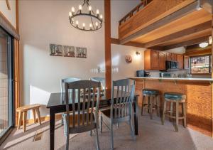 Kuchyň nebo kuchyňský kout v ubytování Northstar Resort Condo for 8 Free Shuttle