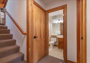 Fotografie z fotogalerie ubytování Northstar Resort Condo for 8 Free Shuttle v destinaci Truckee