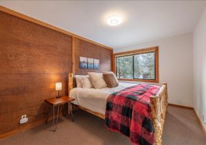 Postel nebo postele na pokoji v ubytování Northstar Resort Condo for 8 Free Shuttle