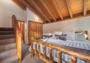Postel nebo postele na pokoji v ubytování Northstar Resort Condo for 8 Free Shuttle