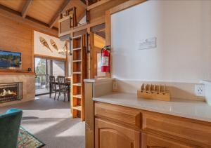 Kuchyň nebo kuchyňský kout v ubytování Northstar Resort Condo for 8 Free Shuttle
