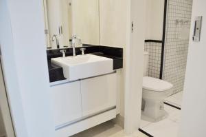Koupelna v ubytování Flat no Brooklin 86 | Alto padrão + garagem