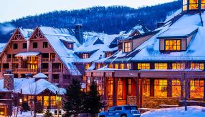 1206 Lodge At Spruce Peak Ski In Ski In Ski Out King Studio By Stowe Mountain Rentals v zimě