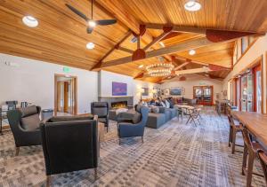 Posezení v ubytování Northstar Resort Condo for 8 Free Shuttle