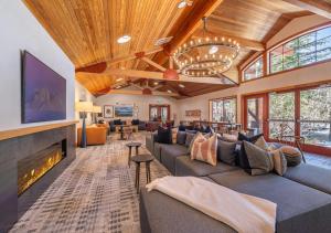 Posezení v ubytování Northstar Resort Condo for 8 Free Shuttle