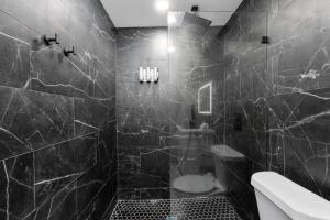 Fotografie z fotogalerie ubytování Cute and Stylish 1BR Apt with Pool & Free Park v destinaci Houston