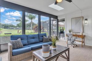 Χώρος καθιστικού στο Timeless Treasure on Baywood