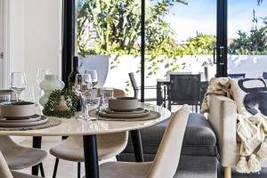 Χώρος καθιστικού στο The Gallery - Q Stay