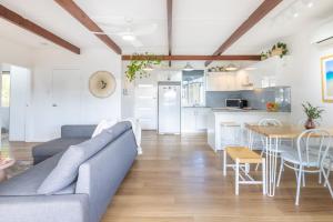 Φωτογραφία από το άλμπουμ του The Jacaranda, 3 Achilles St Pet Friendly, Air Con, Wi-Fi, Boat Parking σε Nelson Bay +24 φωτογραφίες