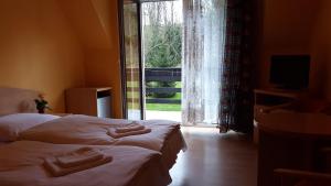 Posteľ alebo postele v izbe v ubytovaní OWR Relax - Hostel położony blisko atrakcji turystycznych