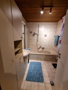 Ένα μπάνιο στο Ferienwohnung Elsenztal