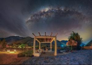 a gazebo in the middle of a desert at night at Reset Elqui in Alcoguaz