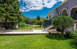 Vonkajšia záhrada v ubytovaní Holiday Home Lovorno Croatia