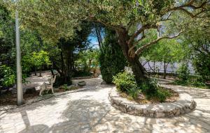 Vonkajšia záhrada v ubytovaní Holiday Home Lovorno Croatia