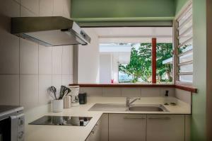 Kuchyň nebo kuchyňský kout v ubytování Niu Beach Hôtel Moorea