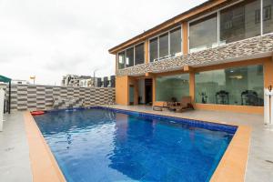 Бассейн в Oniru VI BR 3BA - Spacious, Fast Wifi, Pool, Free Parking или поблизости