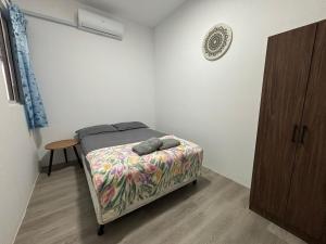 Postel nebo postele na pokoji v ubytování Tn'J Homestay Condominium Kinarut, Papar