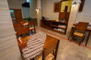 Kuchyň nebo kuchyňský kout v ubytování Yuwono Hotel & Villa Malioboro