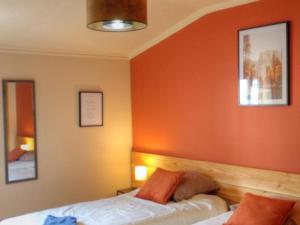 Łóżko lub łóżka w pokoju w obiekcie Appartement lumineux avec balcon, 2 chambres, parking privé, proche gare à Saint-Chamond - FR-1-496-272