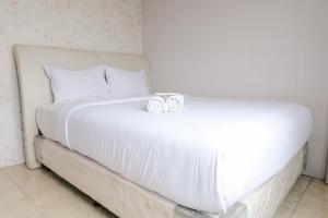 Ένα ή περισσότερα κρεβάτια σε δωμάτιο στο Homey 2BR Apartment at The Edge Bandung By Travelio