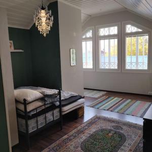 Katil atau katil-katil dalam bilik di Rauhallinen talo maaseudulla 9km Seinajoelta