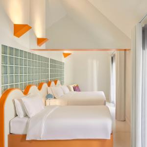 Ένα ή περισσότερα κρεβάτια σε δωμάτιο στο Molly Beach House by Yudee Assets