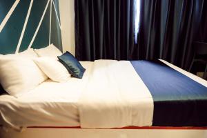 Postel nebo postele na pokoji v ubytování V Hotel Sri Gombak (Previously MyHome Hotel)