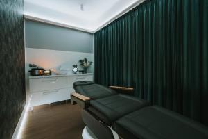 a treatment room with a chair and a sink at Green Hotel in Inowrocław